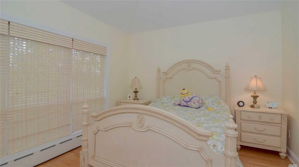 9 Duckwood Ln Hampton Bays Hampton Bays NY 11946