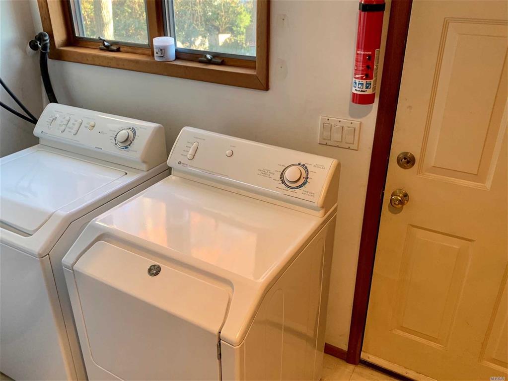 36 Dogwood Ave Farmingville Farmingville NY 11738