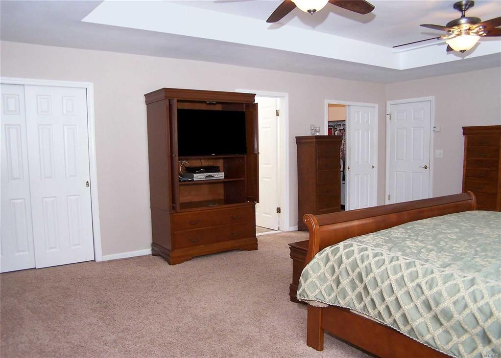 5 Larry Ct Manorville Manorville NY 11949