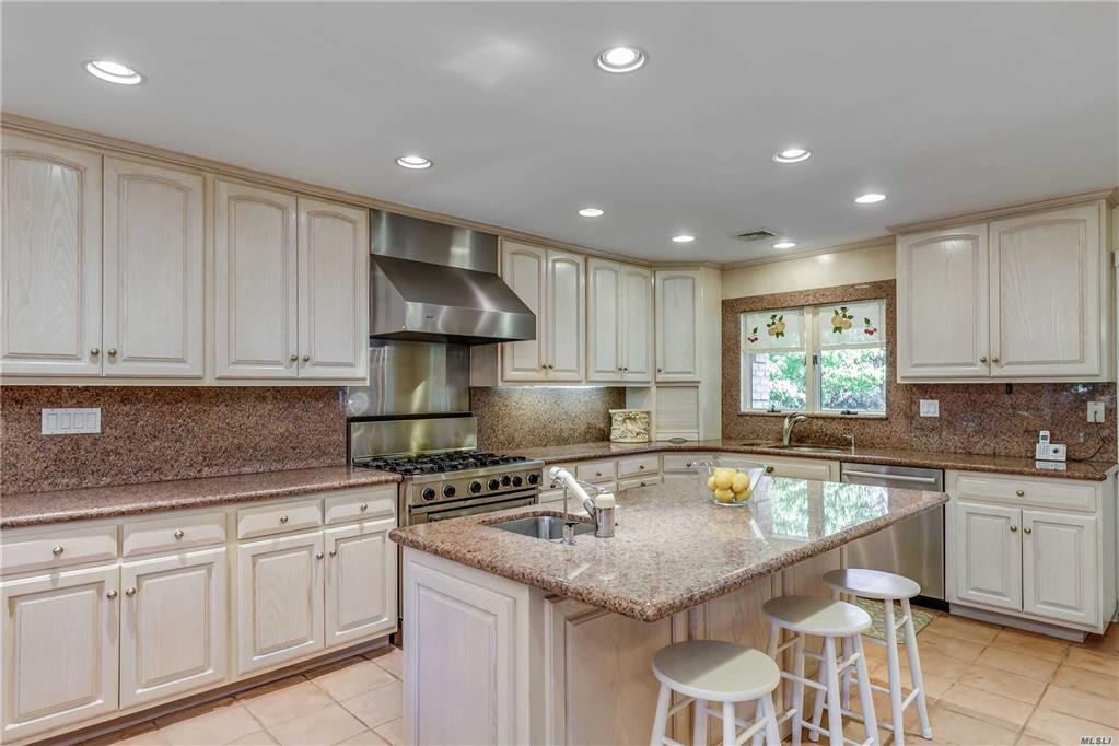 25 Hewlett Ln Port Washington Port Washington NY 11050