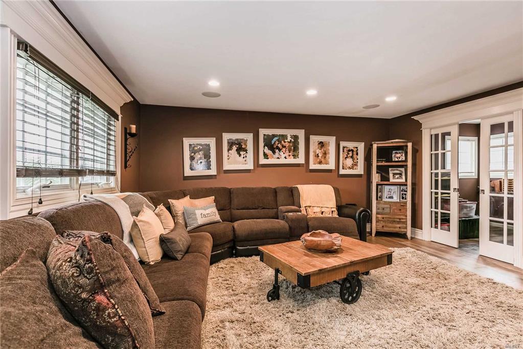 392 West Dr Copiague Copiague NY 11726