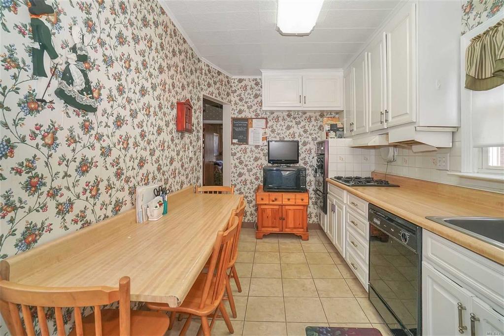 6 Rhodes St New Hyde Park New Hyde Park NY 11040