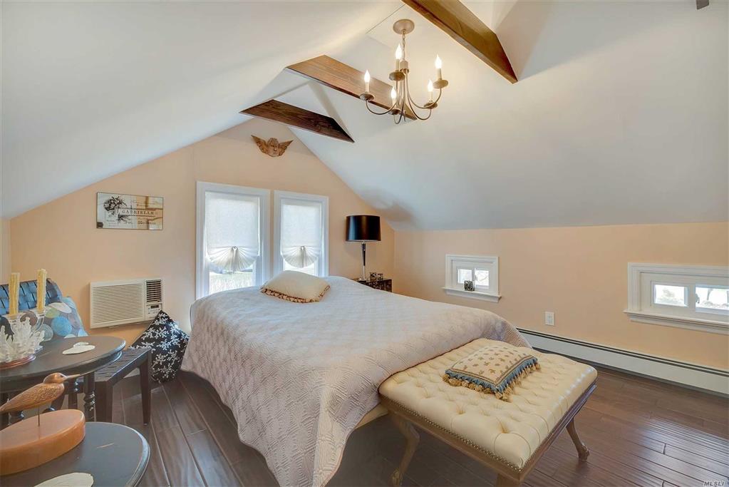27 Shinnecock Rd Hampton Bays Hampton Bays NY 11946