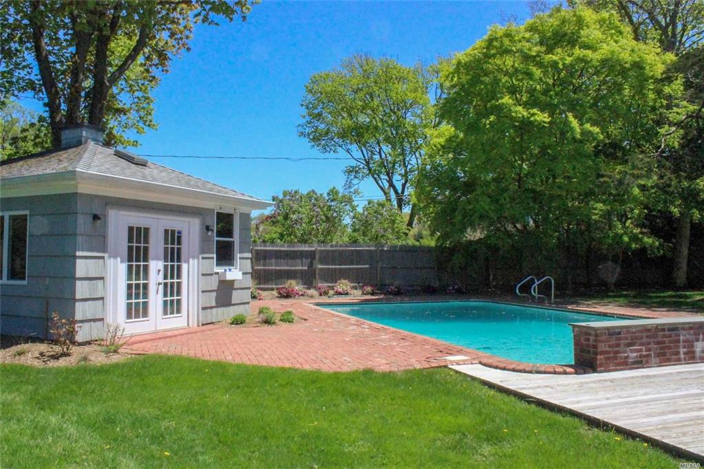 8 Shore Rd Remsenburg Remsenburg NY 11960