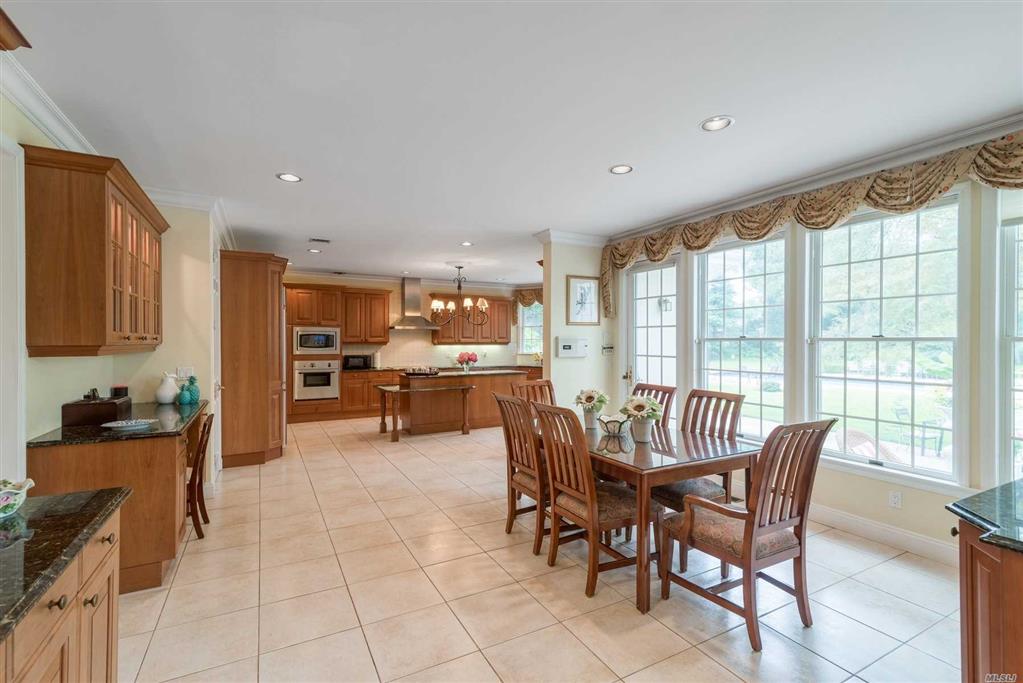41 Windsor Dr Muttontown Muttontown NY 11753