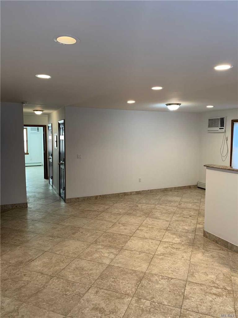 63-44 75th St Middle Village Middle Village NY 11379