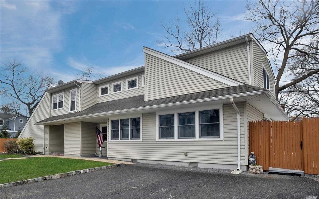 4 Lauren Ln Bayville Bayville NY 11709