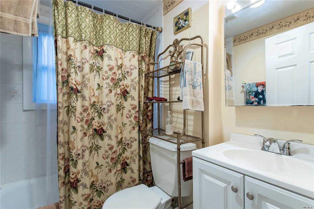 60 Gildare Dr E. Northport E. Northport NY 11731