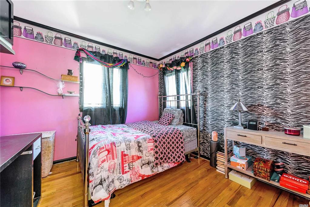 930 Stratford Ct Westbury Westbury NY 11590