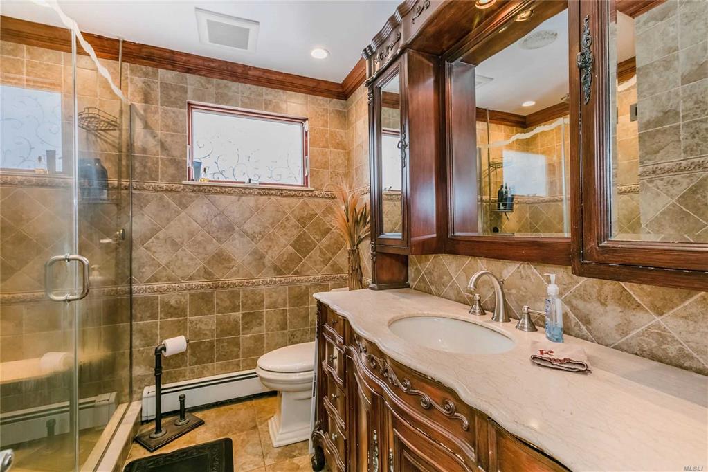 392 West Dr Copiague Copiague NY 11726