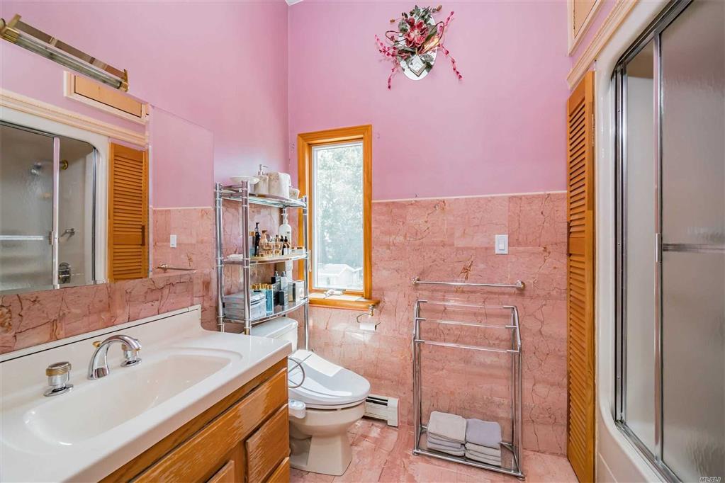 45-23 244th St Douglaston Douglaston NY 11362