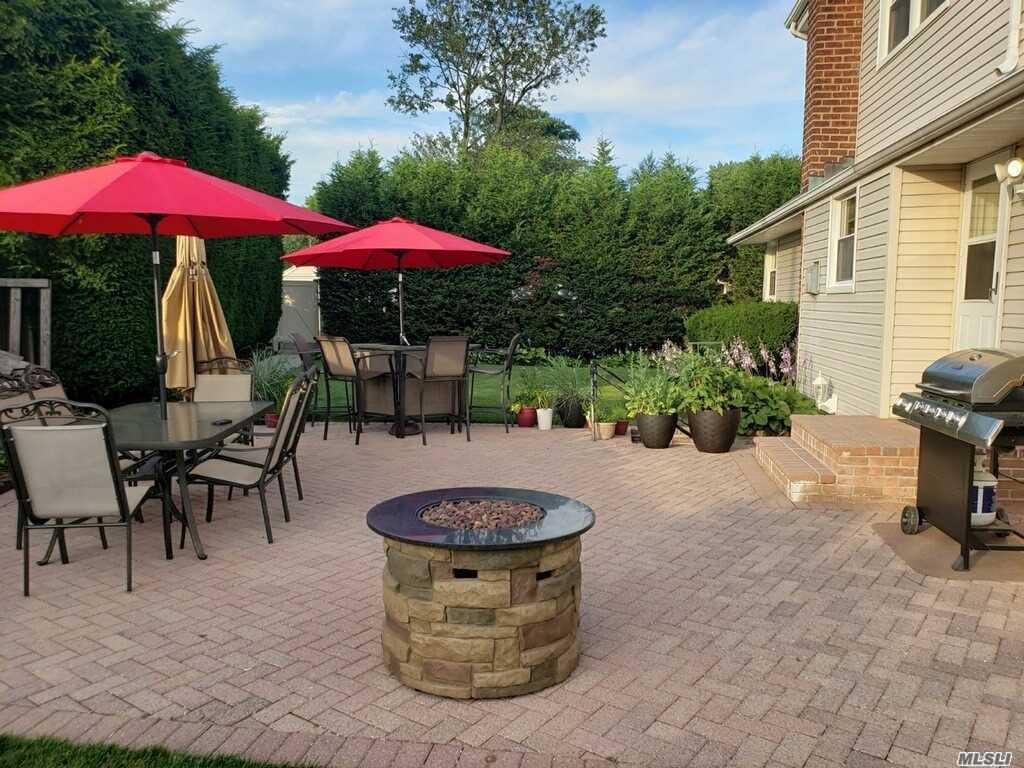 147 Concord St Westbury Westbury NY 11590