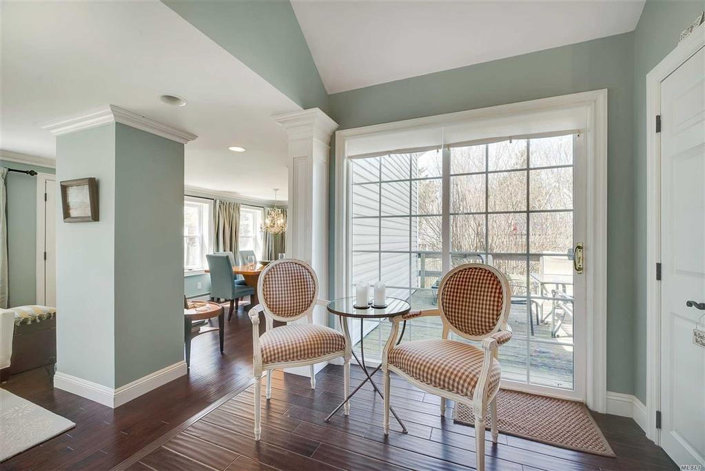 27 Shinnecock Rd Hampton Bays Hampton Bays NY 11946