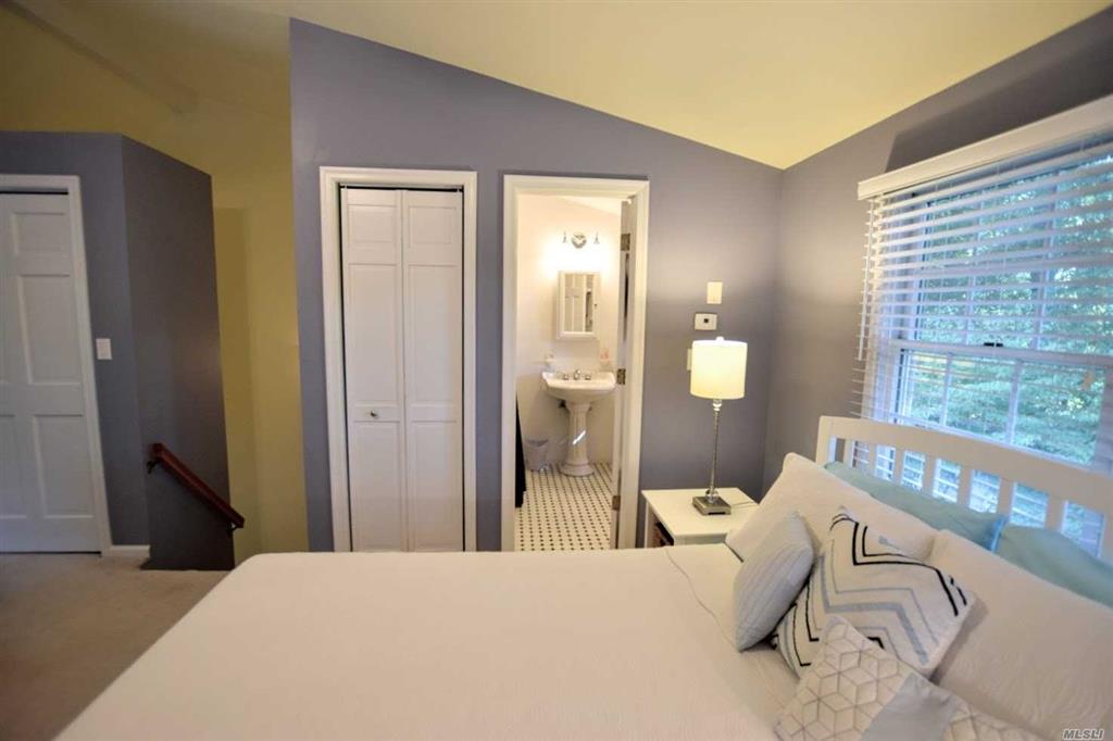 31 Bay Rd Brookhaven Brookhaven NY 11719