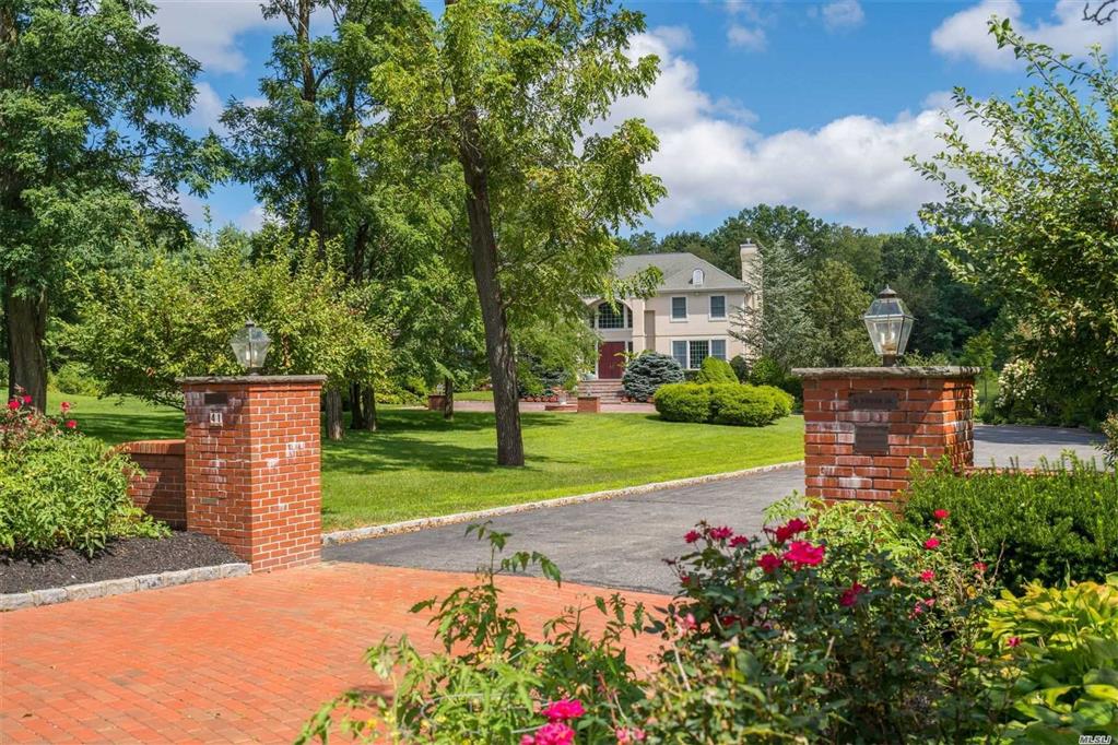 41 Windsor Dr Muttontown Muttontown NY 11753
