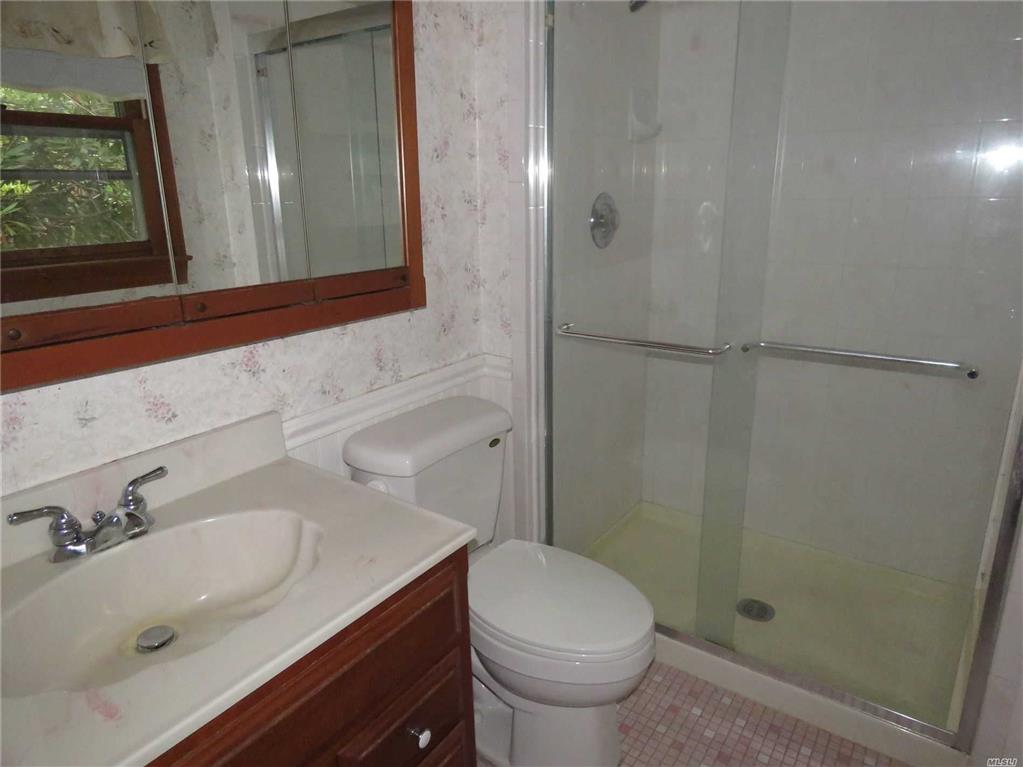 3 Hillsdale Ln Coram Coram NY 11727