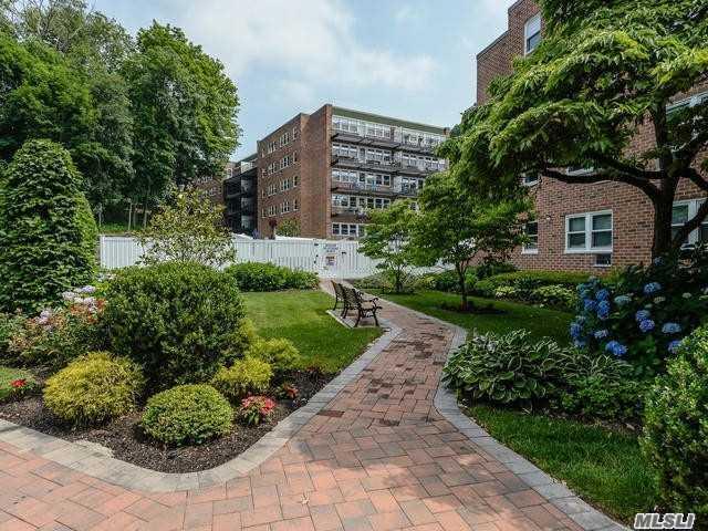 30 Pearsall Ave Glen Cove Glen Cove NY 11542