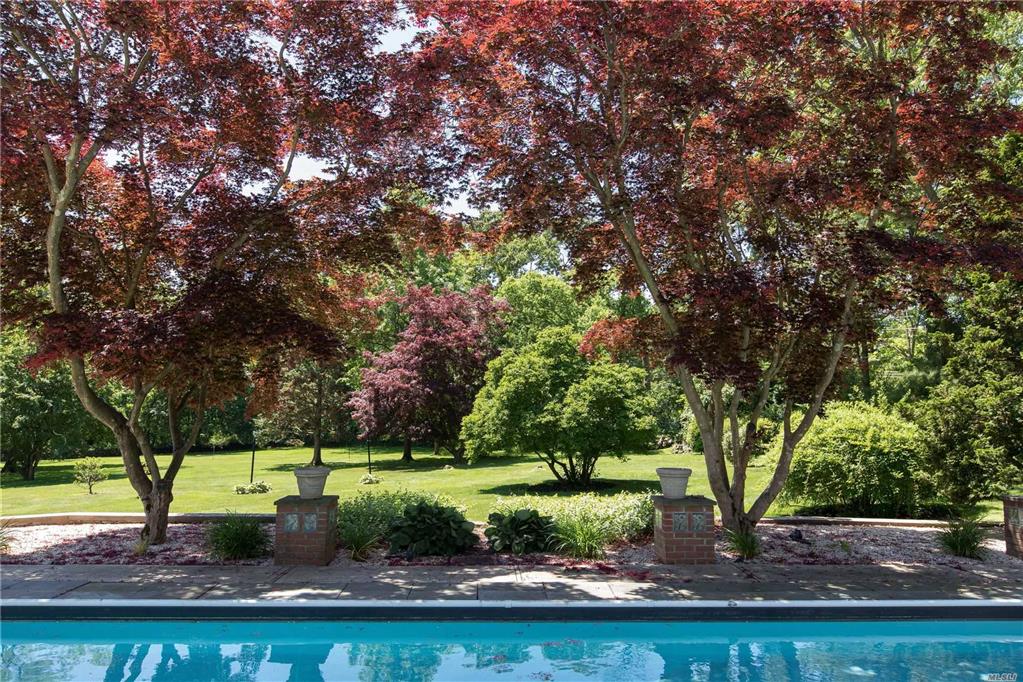 10 Empire Ct Dix Hills Dix Hills NY 11746