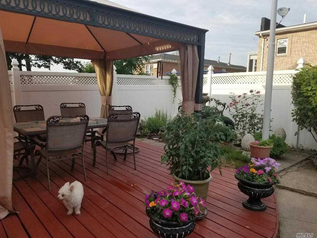 52-25 69th St Maspeth Maspeth NY 11378