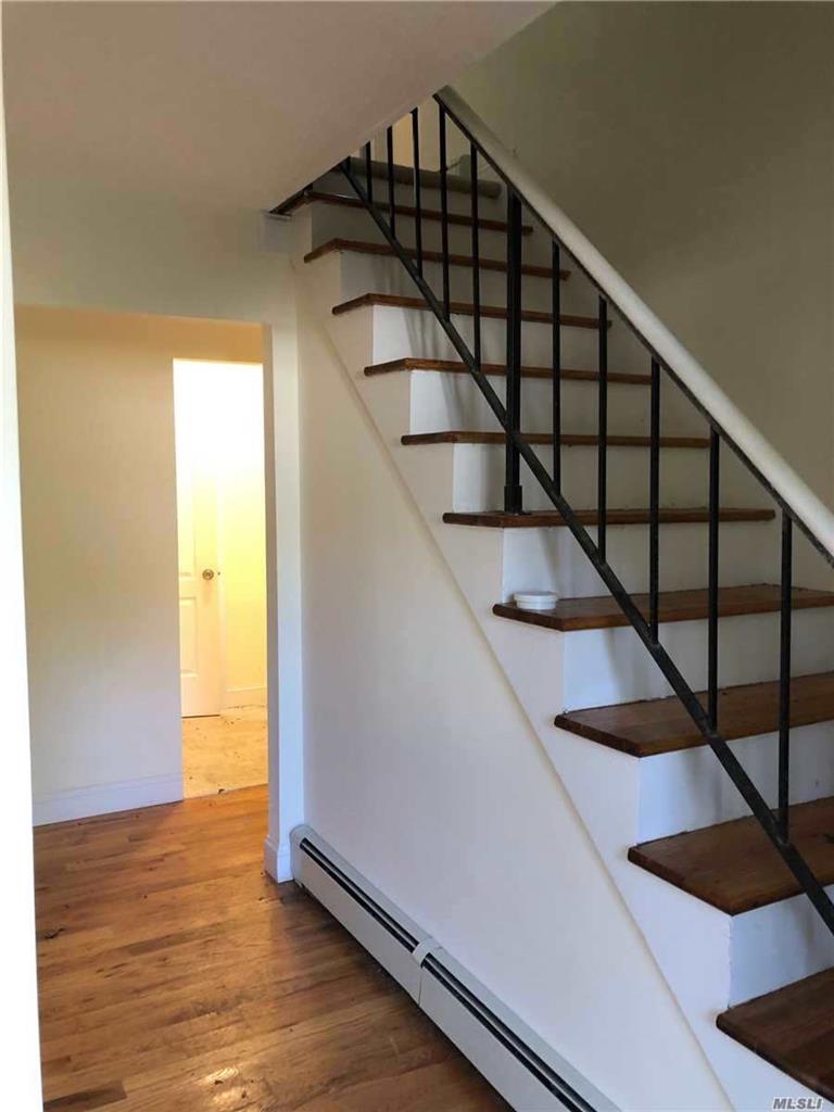 14 Whitney Ln Coram Coram NY 11727