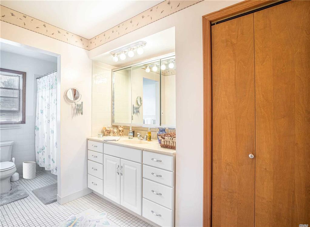 30 Juniper Ave Ronkonkoma Ronkonkoma NY 11779