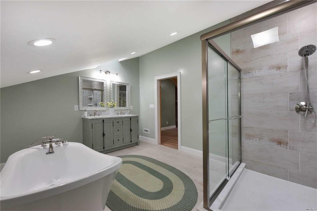 58 Woodmont Rd Melville Melville NY 11747