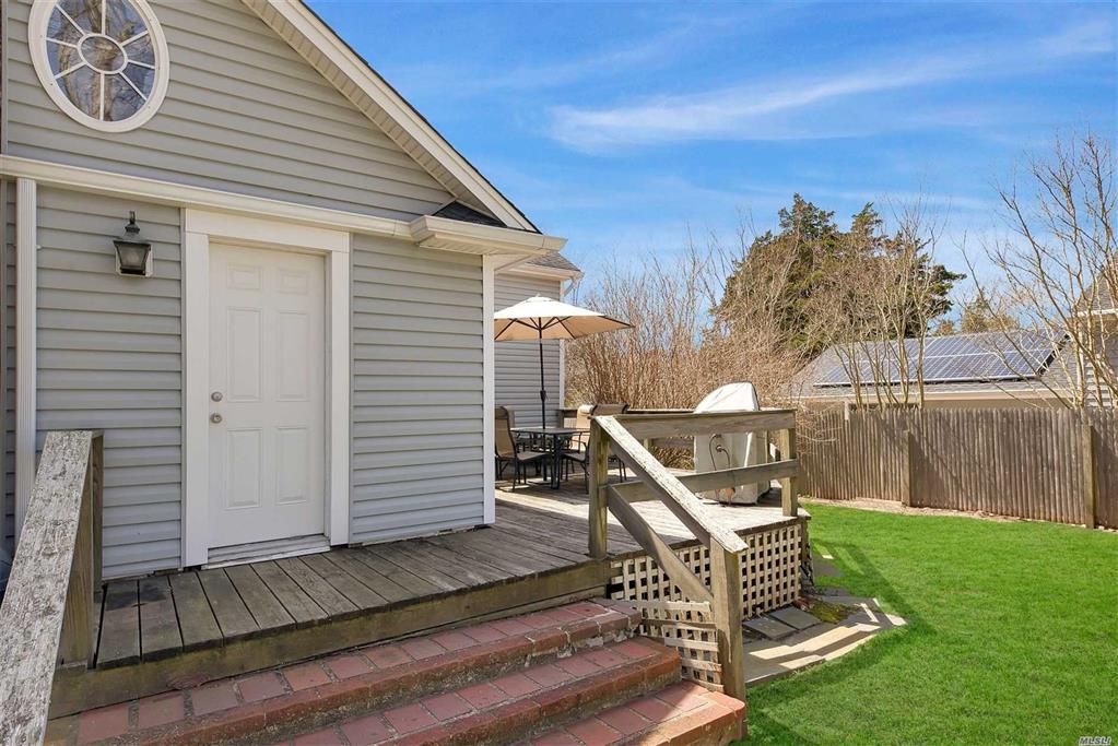 27 Shinnecock Rd Hampton Bays Hampton Bays NY 11946