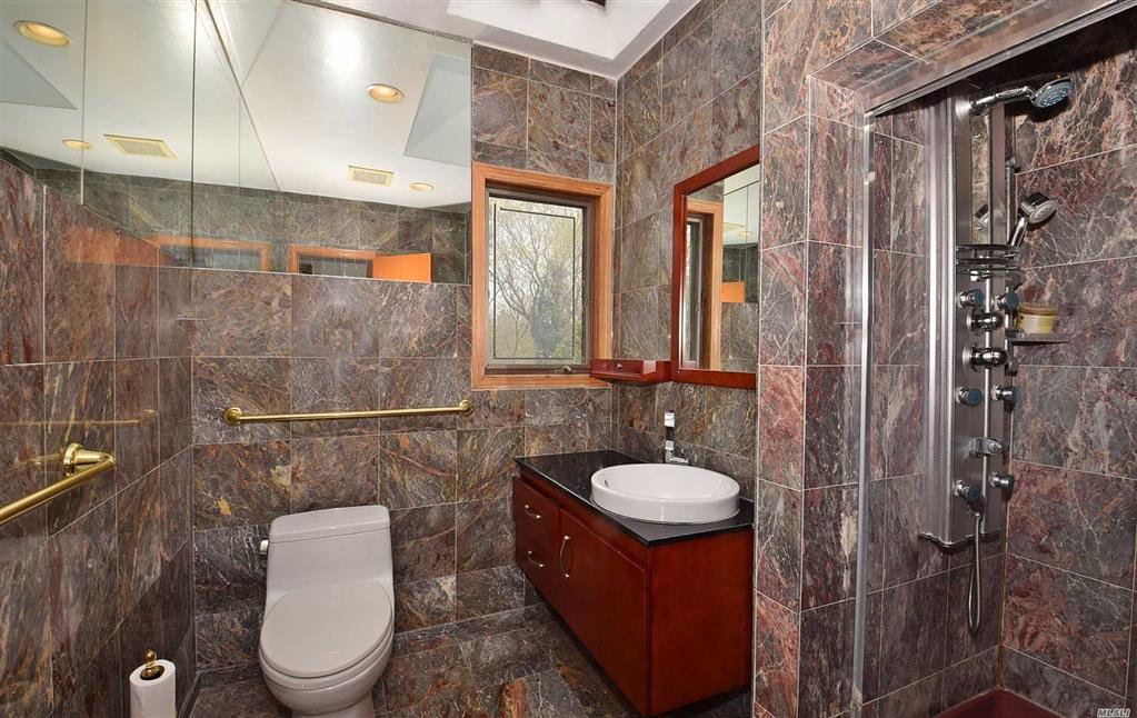 105 Woodhill Ln Manhasset Manhasset NY 11030