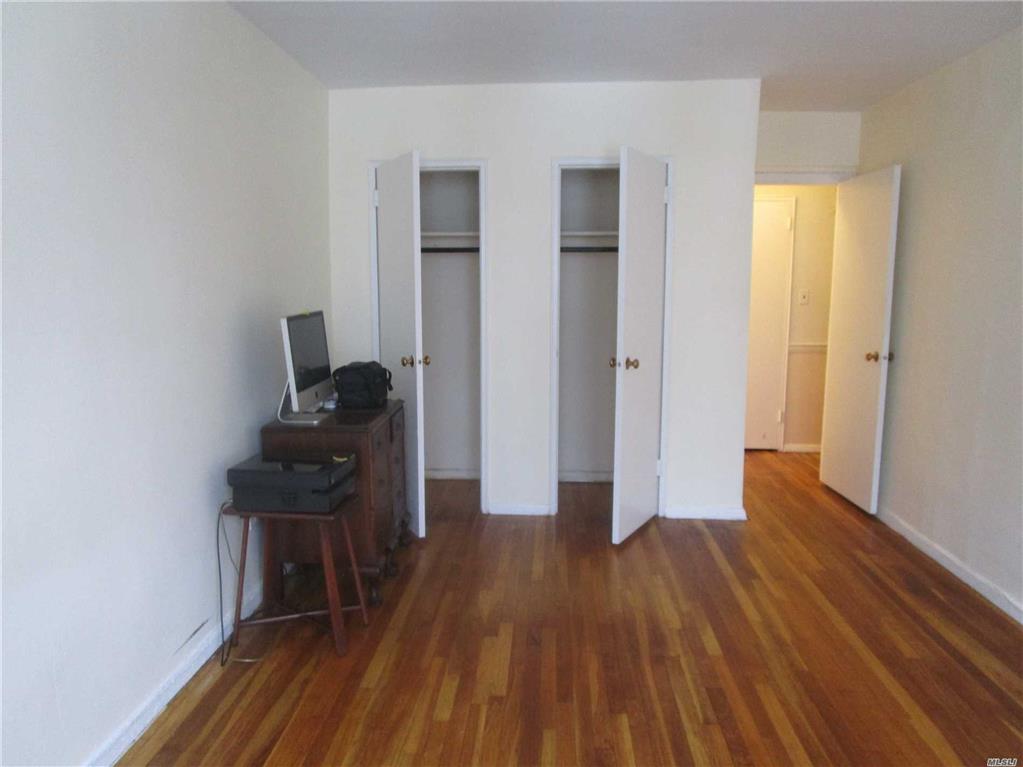 43-25 Douglaston Pkwy Douglaston Douglaston NY 11363
