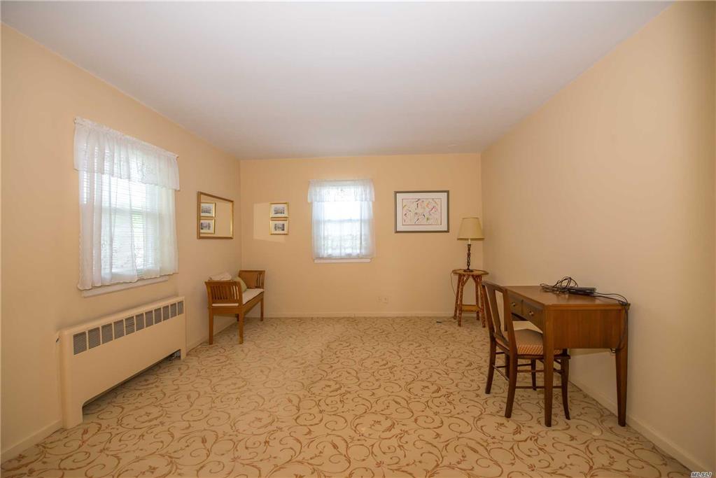 179 Glenmore St E. Williston E. Williston NY 11596