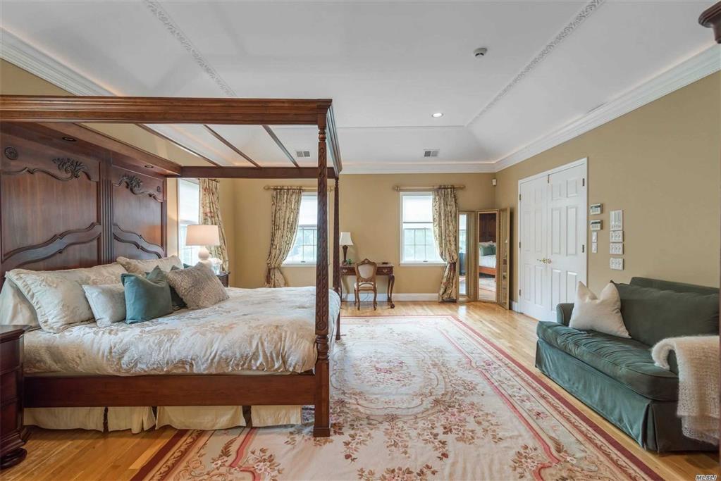41 Windsor Dr Muttontown Muttontown NY 11753