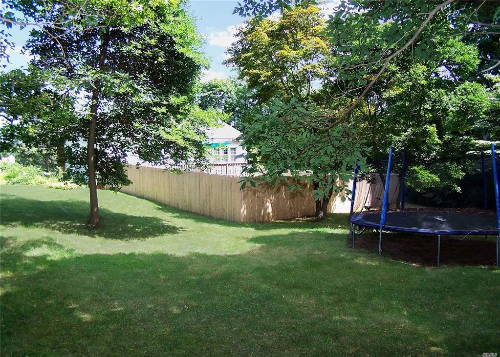 8 Beech Ave Farmingville Farmingville NY 11738