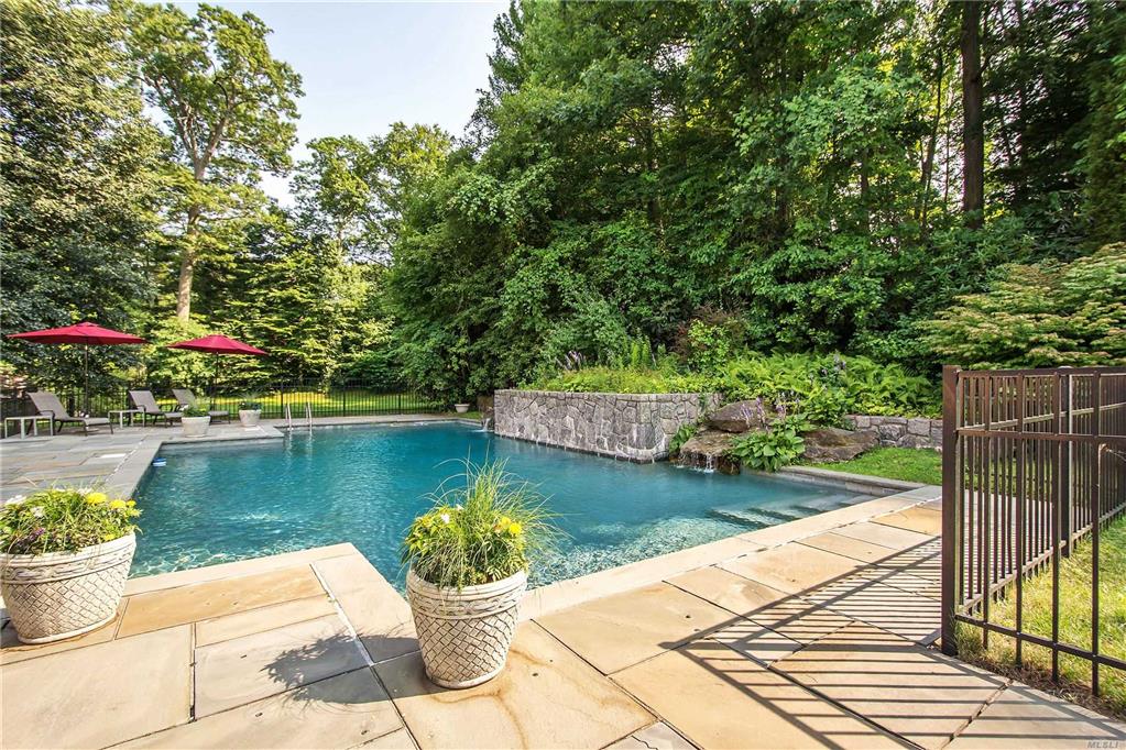 28 Sherwood Gate Oyster Bay Oyster Bay NY 11771