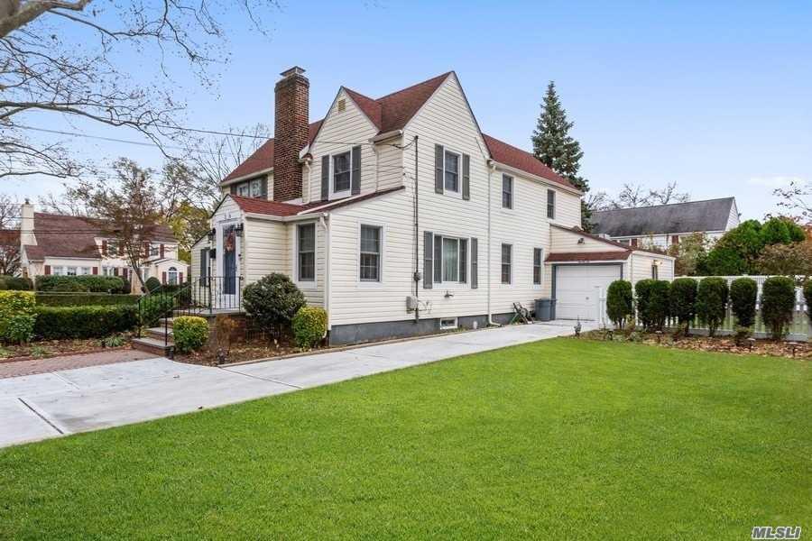 26 Salisbury Ave Stewart Manor Stewart Manor NY 11530