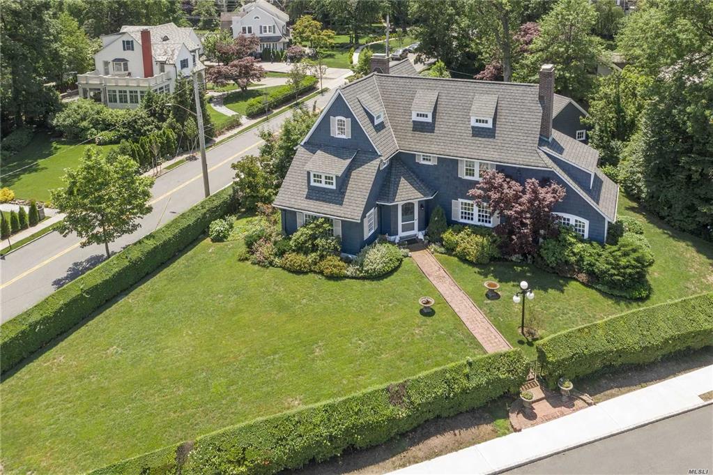 1120 Shore Rd Douglaston Douglaston NY 11363