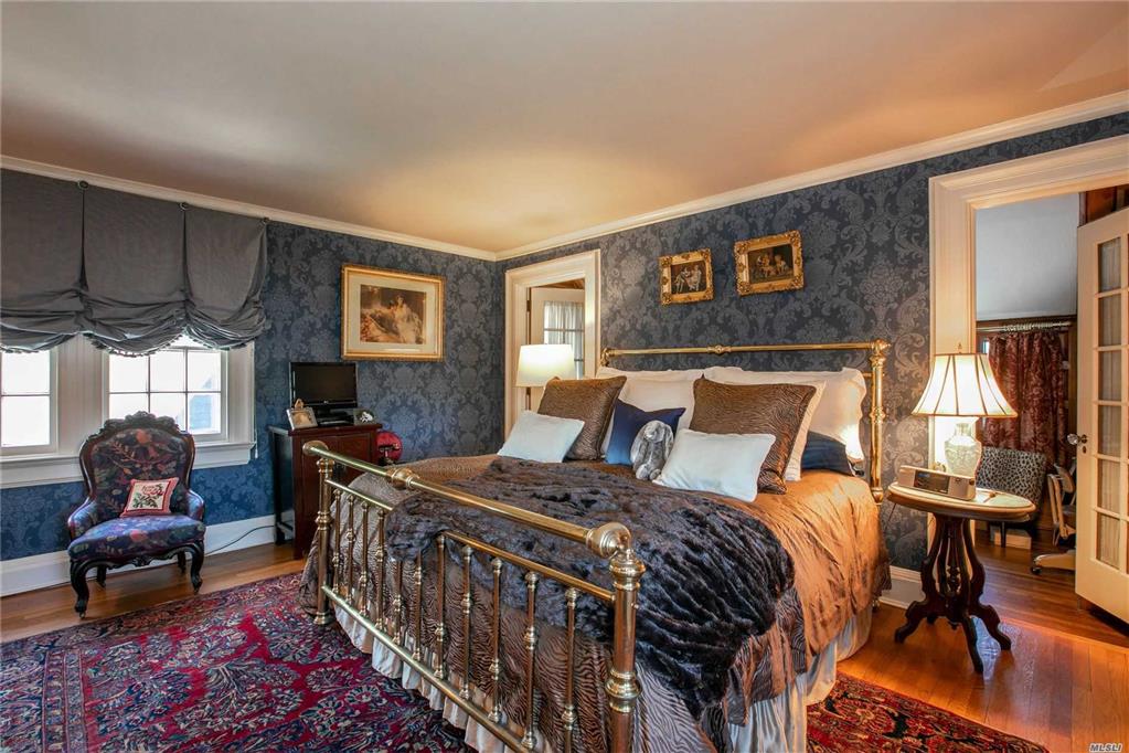 1120 Shore Rd Douglaston Douglaston NY 11363