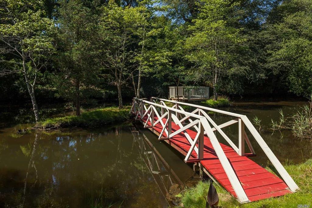 8 Mooring Dr Bellport Bellport NY 11713