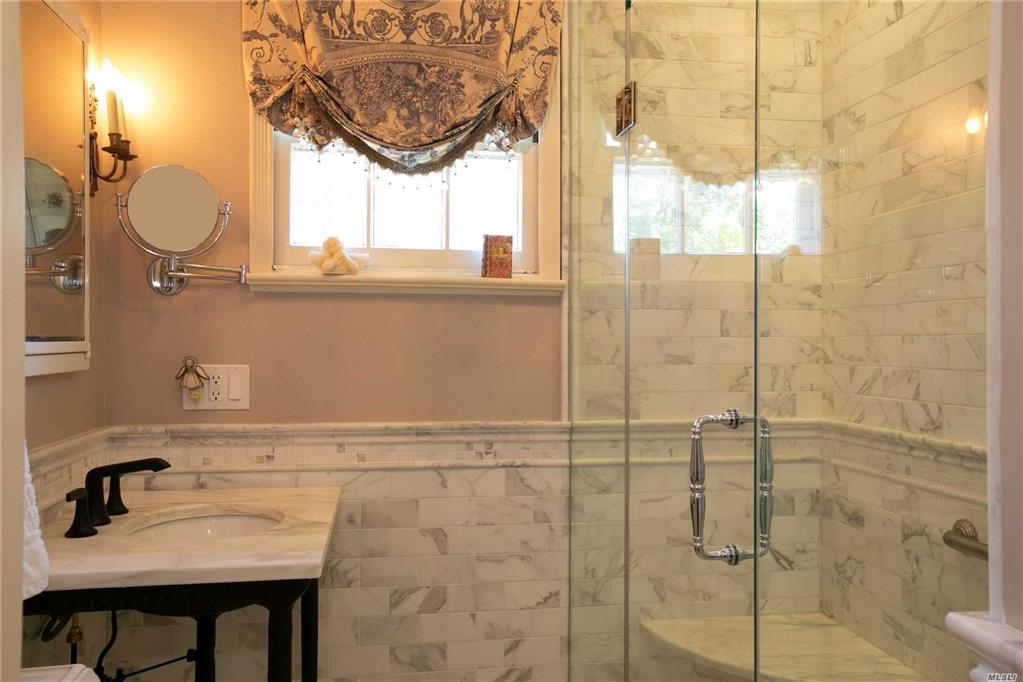 1120 Shore Rd Douglaston Douglaston NY 11363