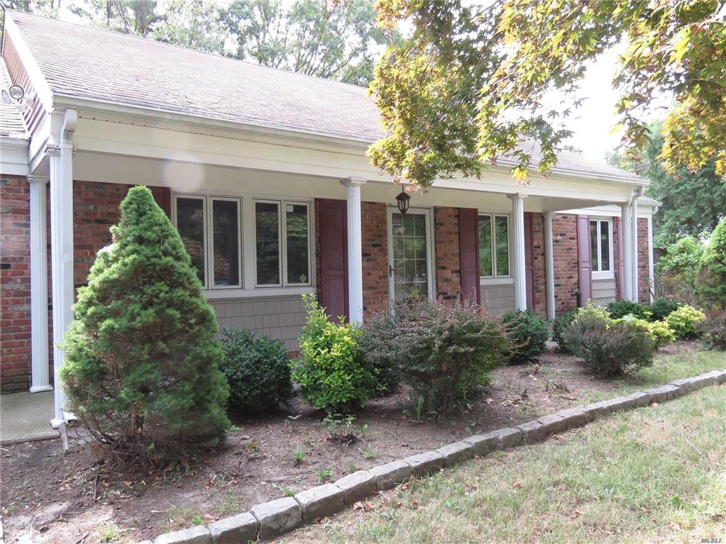 3 Hillsdale Ln Coram Coram NY 11727