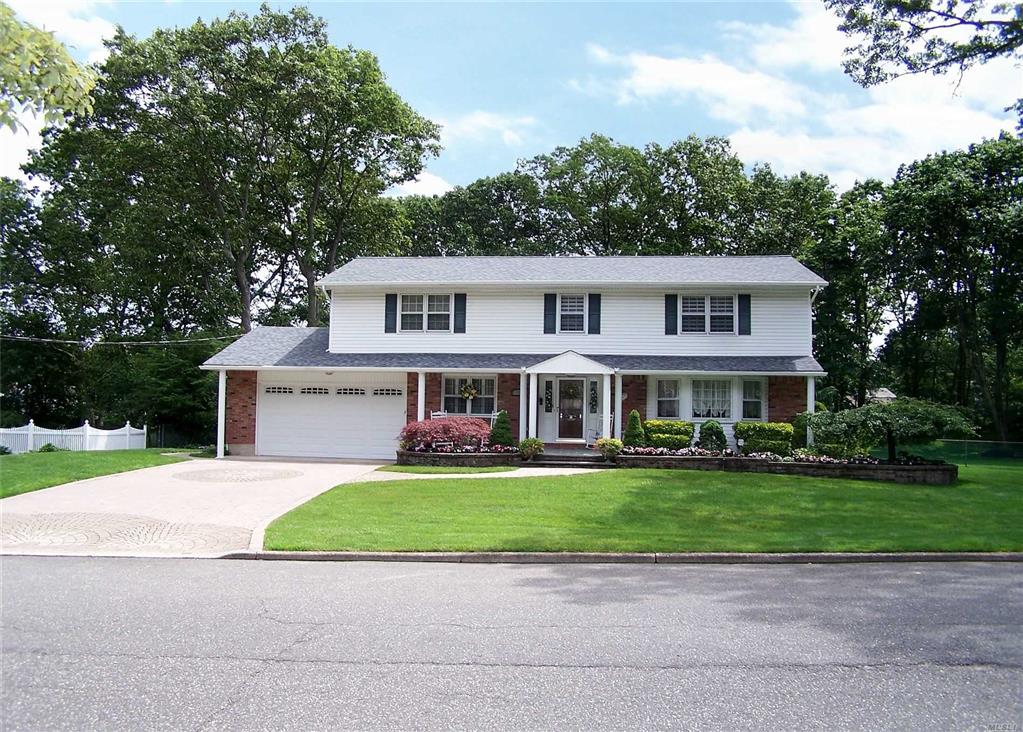 23 Valley St Ronkonkoma Ronkonkoma NY 11779