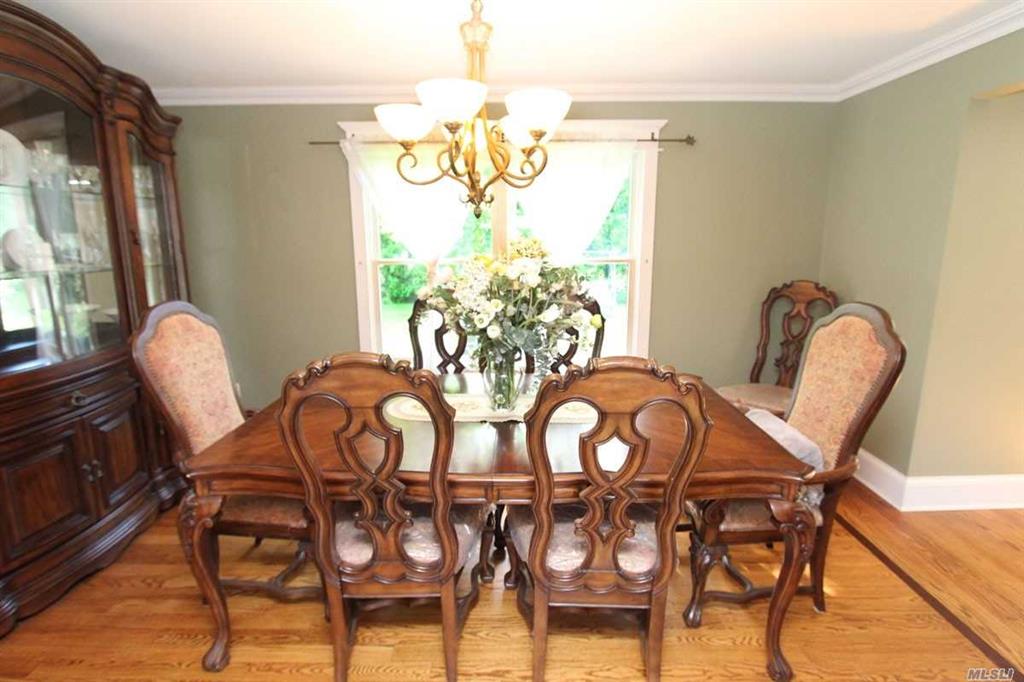 33 Rogers Ln Remsenburg Remsenburg NY 11960