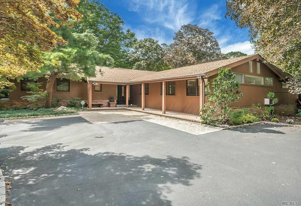211 Pidgeon Hill S. Huntington S. Huntington NY 11746