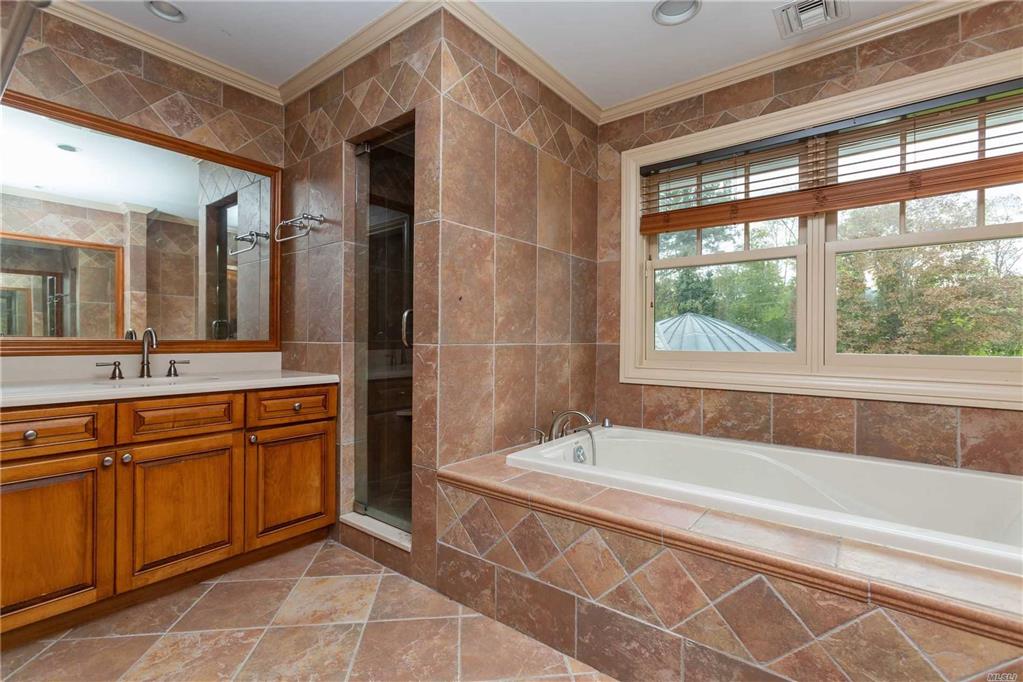 12 Pinetree Ln Old Westbury Old Westbury NY 11568