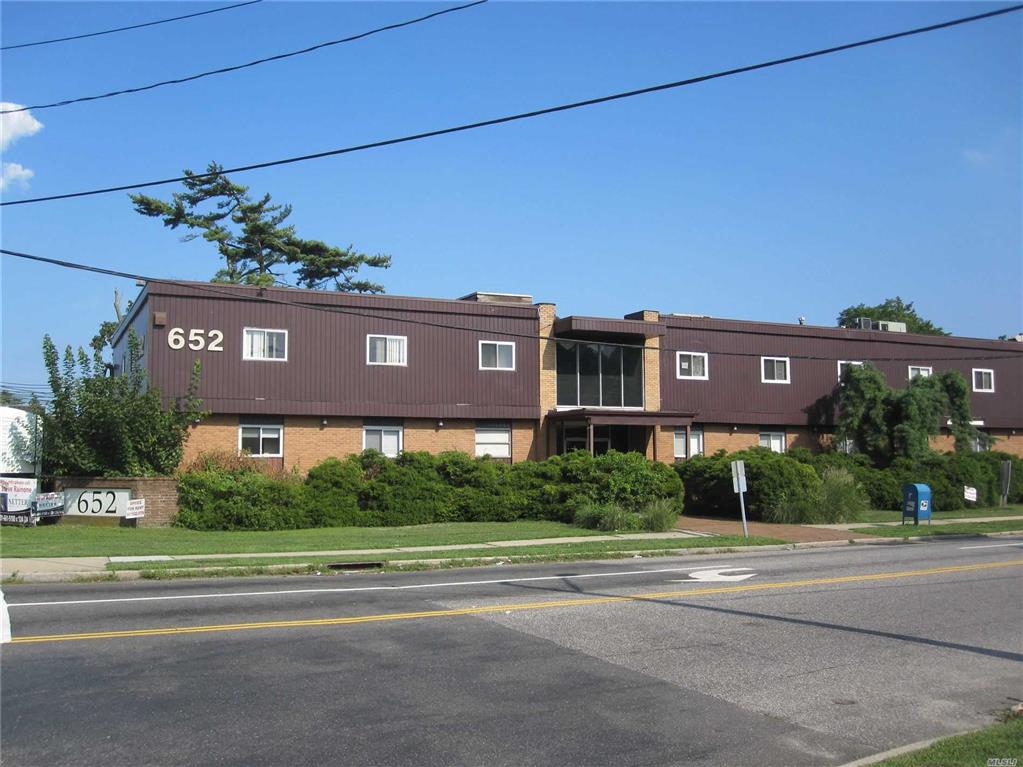 652 Suffolk Ave Brentwood Brentwood NY 11717