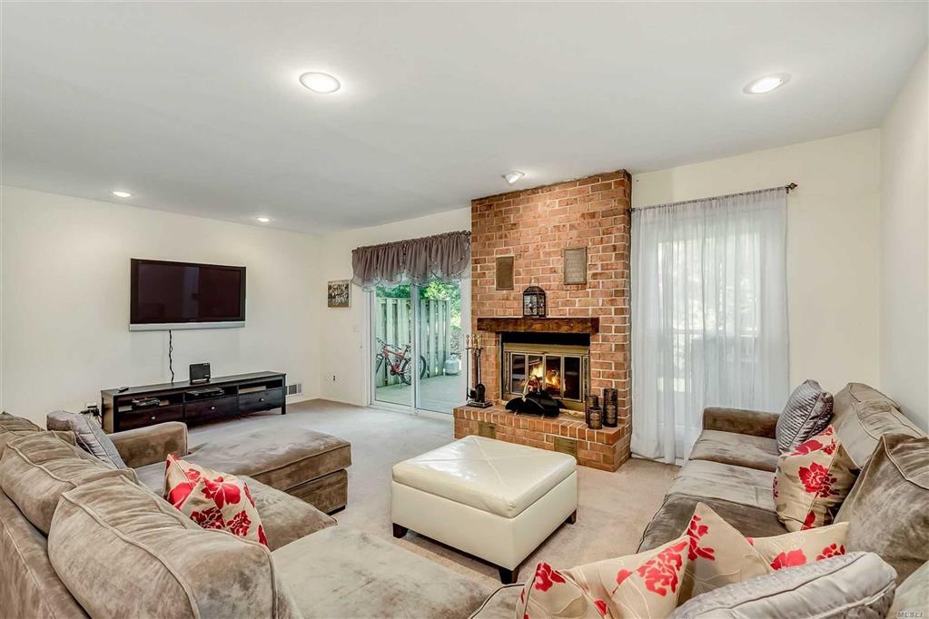 9 The Mews Mews Syosset Syosset NY 11791