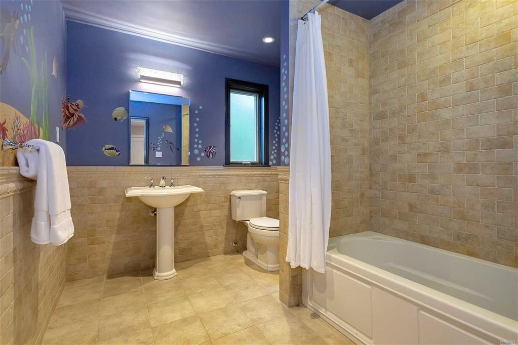 8 Fairway Ln Manhasset Manhasset NY 11030