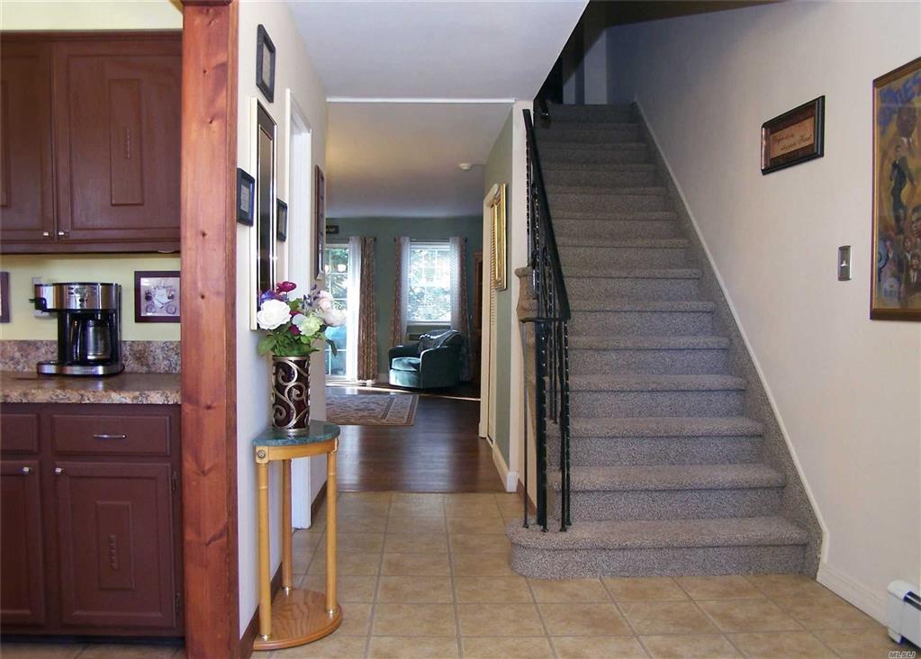7 Glen Hollow Dr Holtsville Holtsville NY 11742