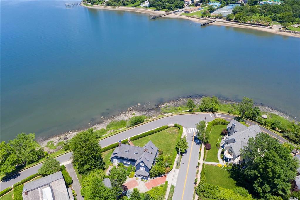 1120 Shore Rd Douglaston Douglaston NY 11363