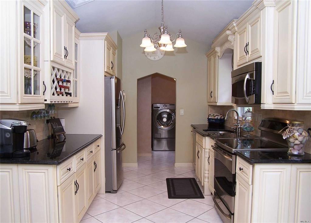 23 Valley St Ronkonkoma Ronkonkoma NY 11779