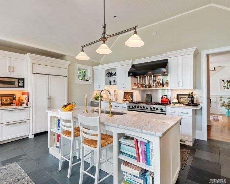 14 Bob White Ln Remsenburg Remsenburg NY 11960